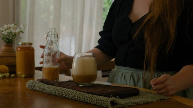 Amargo digestivo de miel: receta ancestral con lúpulo y hierbas